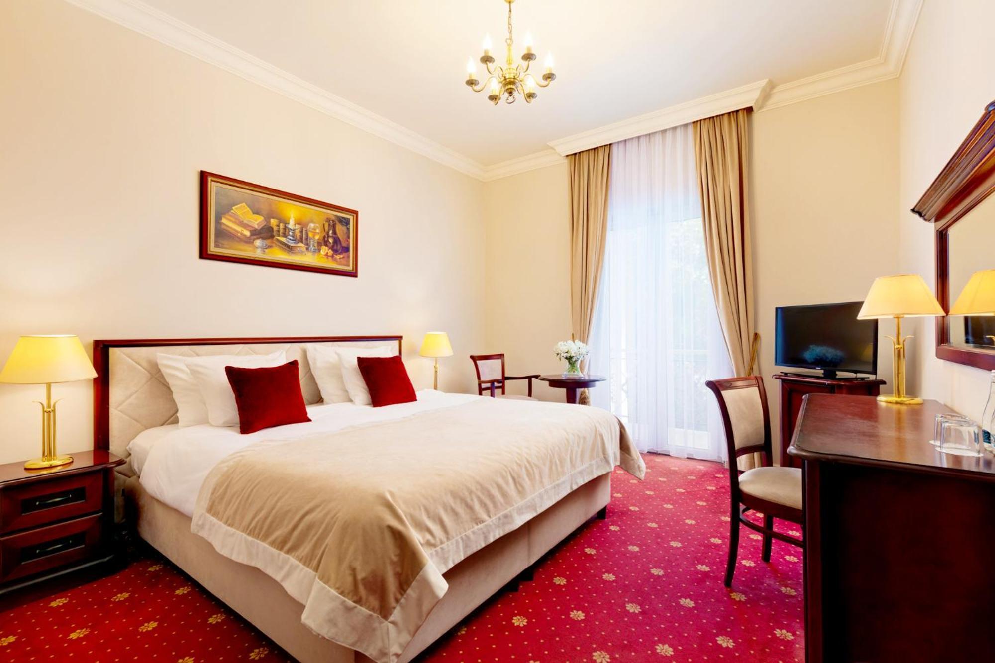 Palacyk Otrebusy Business & Spa Luaran gambar