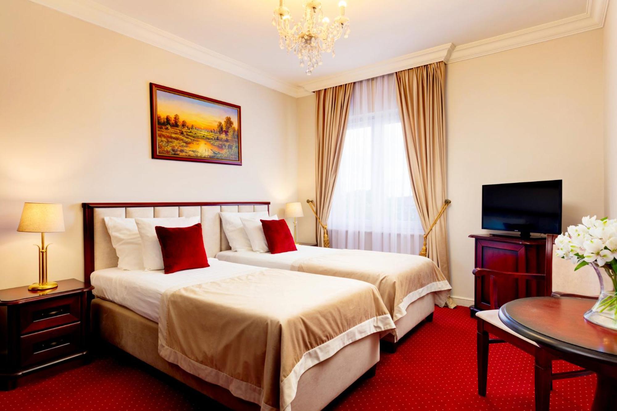 Palacyk Otrebusy Business & Spa Luaran gambar
