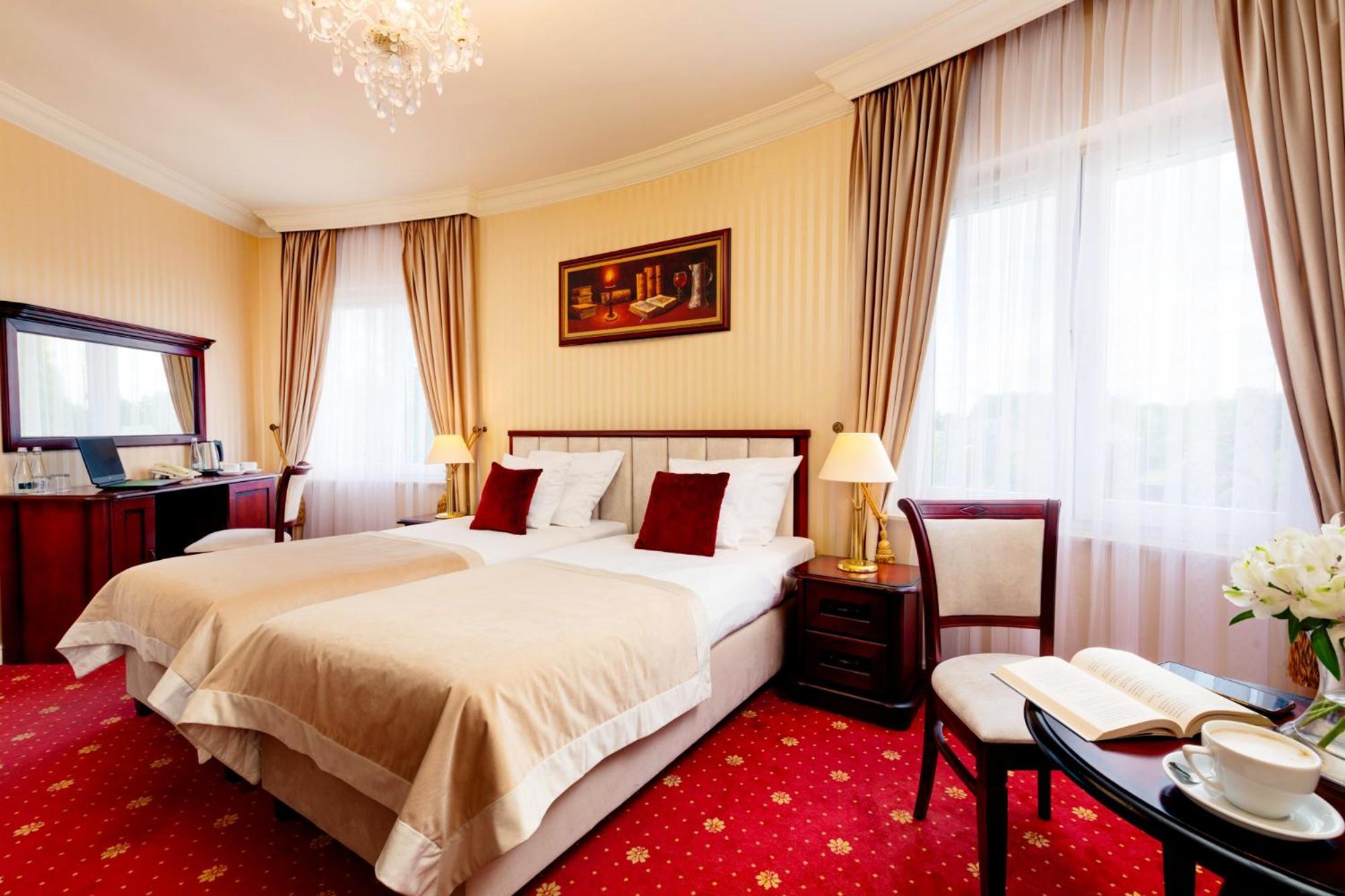 Palacyk Otrebusy Business & Spa Luaran gambar